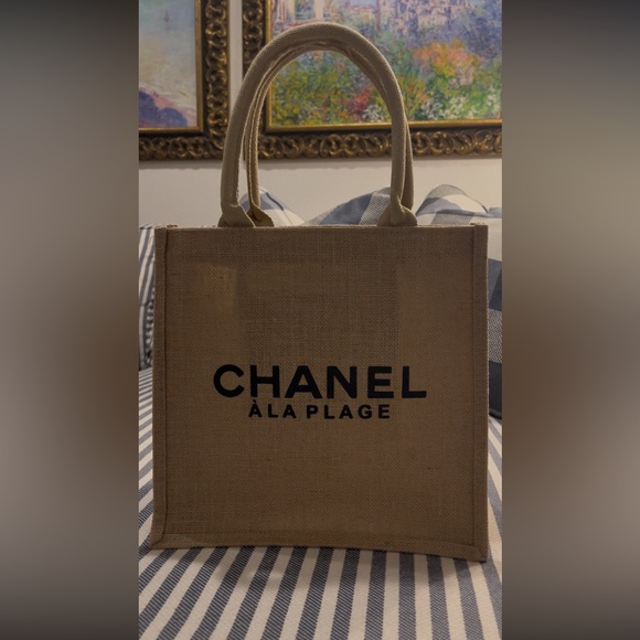 CHANEL Handbags - CHANEL “À La Plage” (🇫🇷🥖French: At The Beach) Beauty Jute Tote Bag